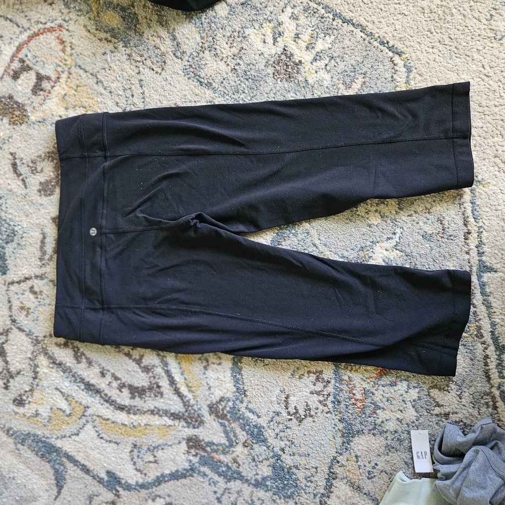Lululemon Size 10 Black Cropped Pants